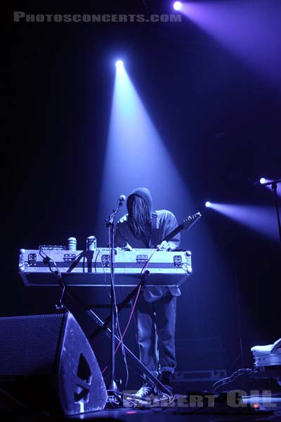 IS TROPICAL - 2010-11-08 - PARIS - Zenith - 